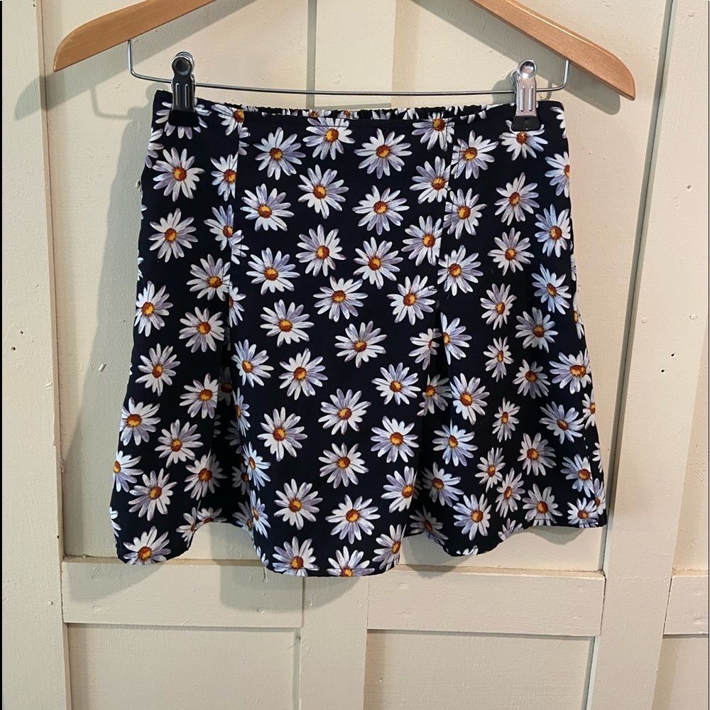 Kirra floral mini skirt size small